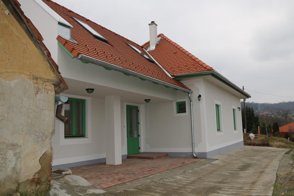Fogado A Patkolokovacshoz Vendeghaz Szekszard B&B 외부 사진